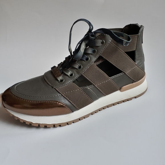 Steve Madden Sneaker - Picture 4 of 8